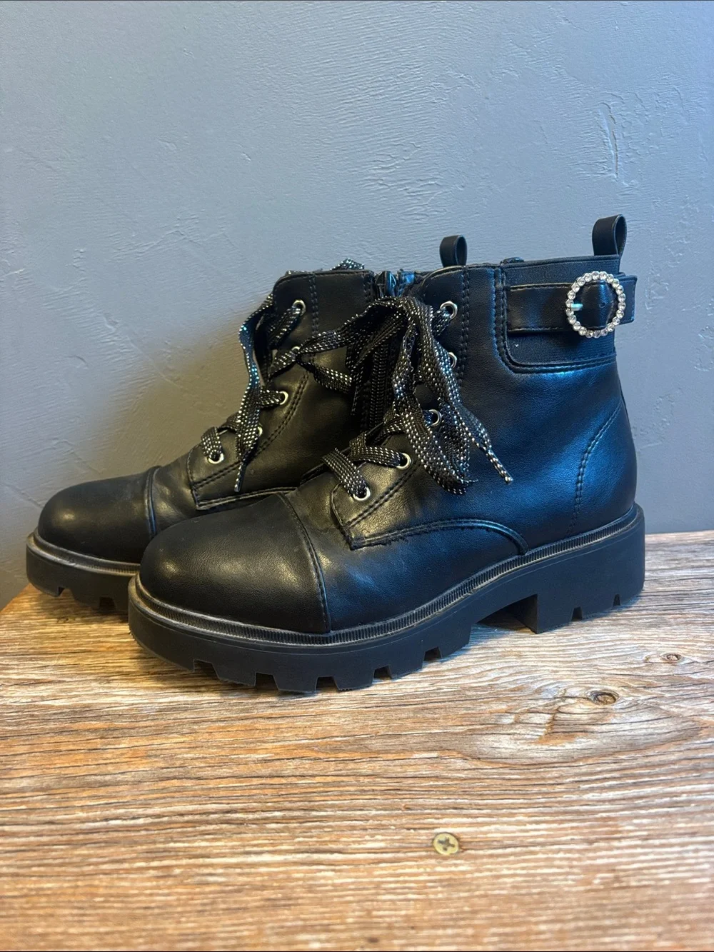 Girls boots size 4